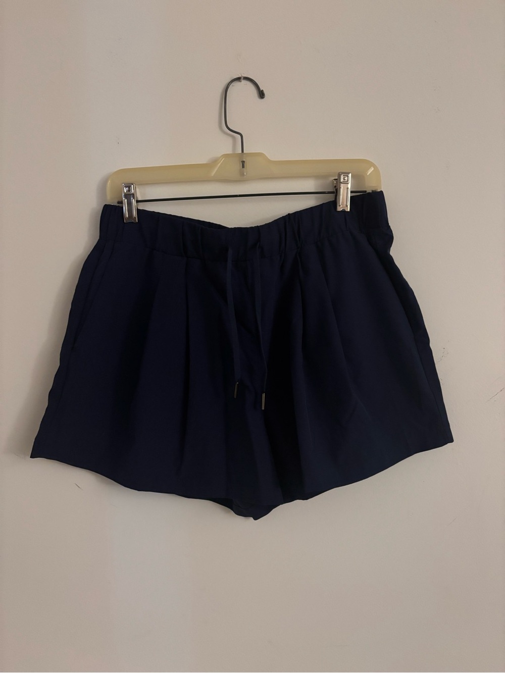 HALARA Navy High-Waist Pleated Drawstring Shorts